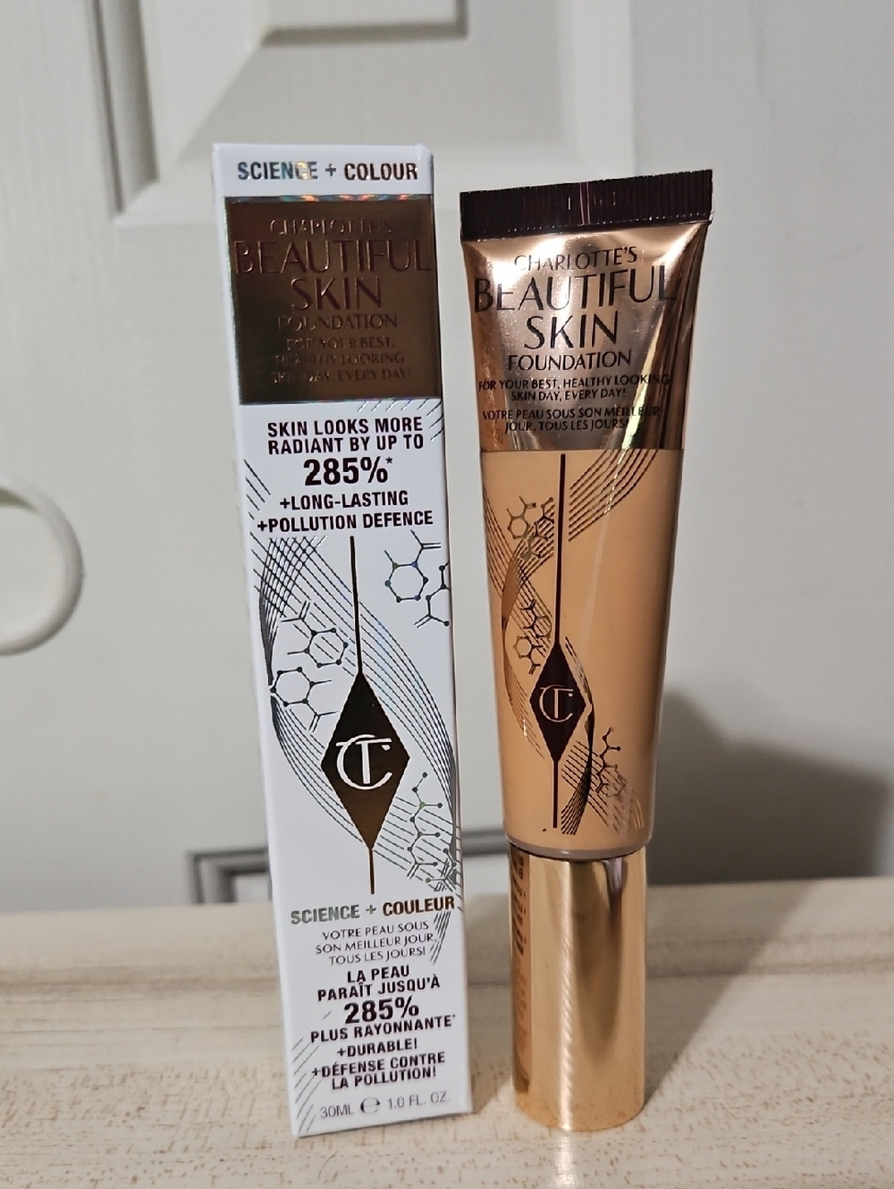 Charlotte Tilbury Beautiful Skin Foundation -7 Neutral